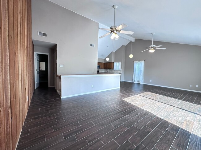 Building Photo - 20 Lakeview Village
