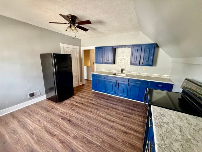 Building Photo - 86 Maplewood Ave