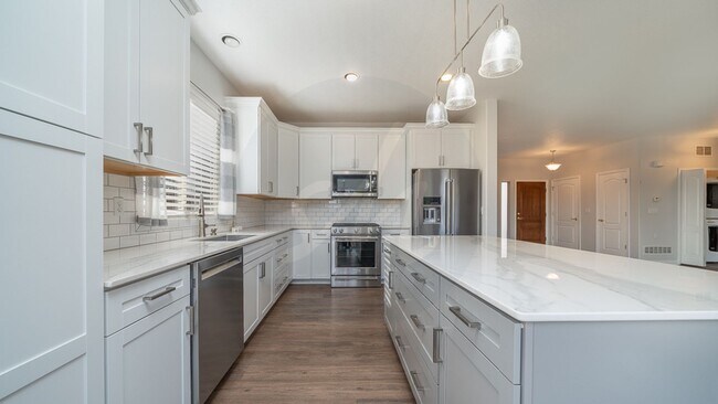 Building Photo - Beautiful Rancher with 3 Car Garage in Fly...