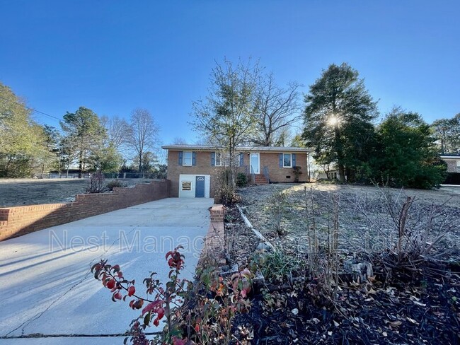 Building Photo - 3229 Sandhill Dr