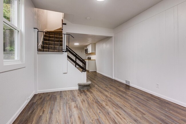 Building Photo - AVAILABLE NOW - Fully Renovated Mount Wash...