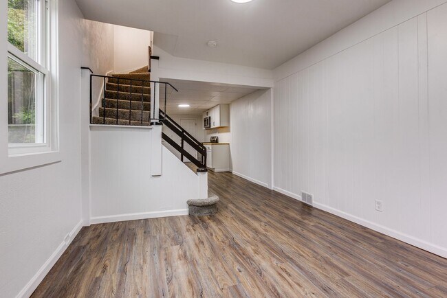 Foto del edificio - AVAILABLE NOW - Fully Renovated Mount Wash...