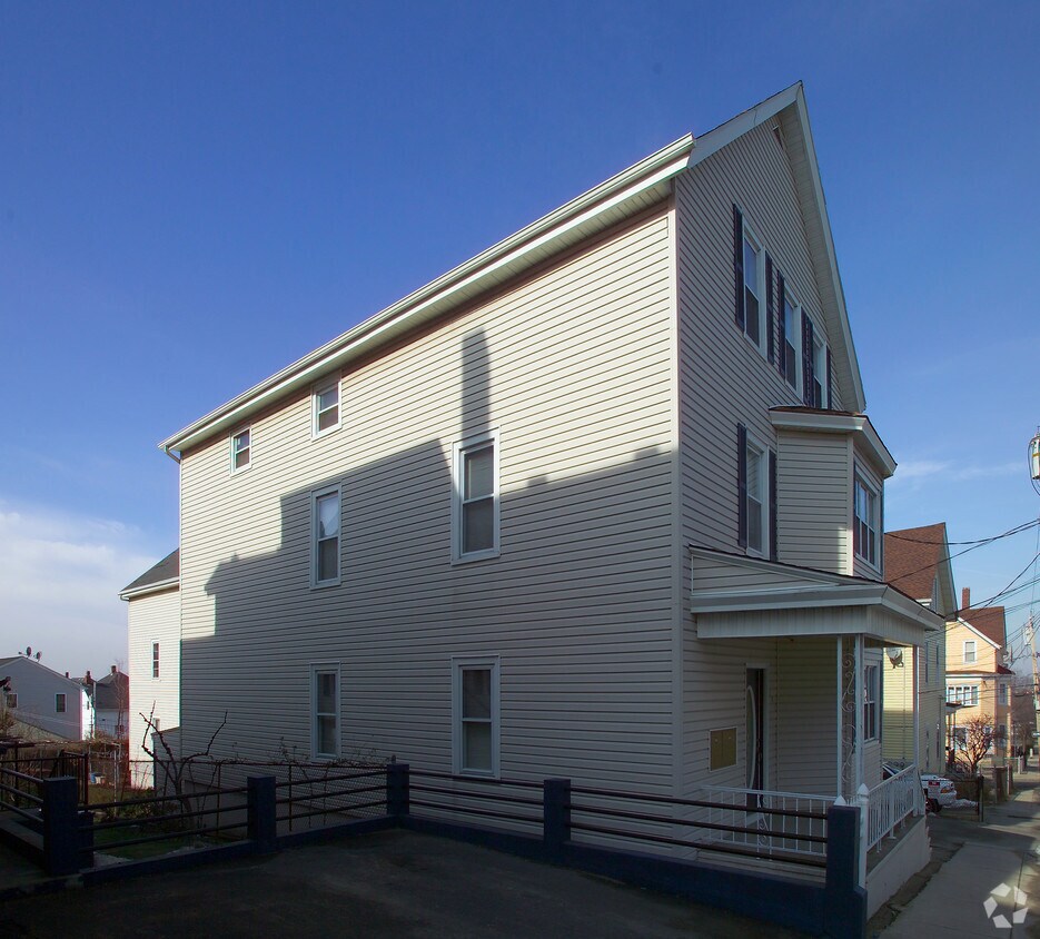Building Photo - 141 Hunter St