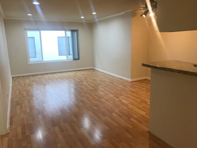 Foto del edificio - 1 Bed + 1 Bath