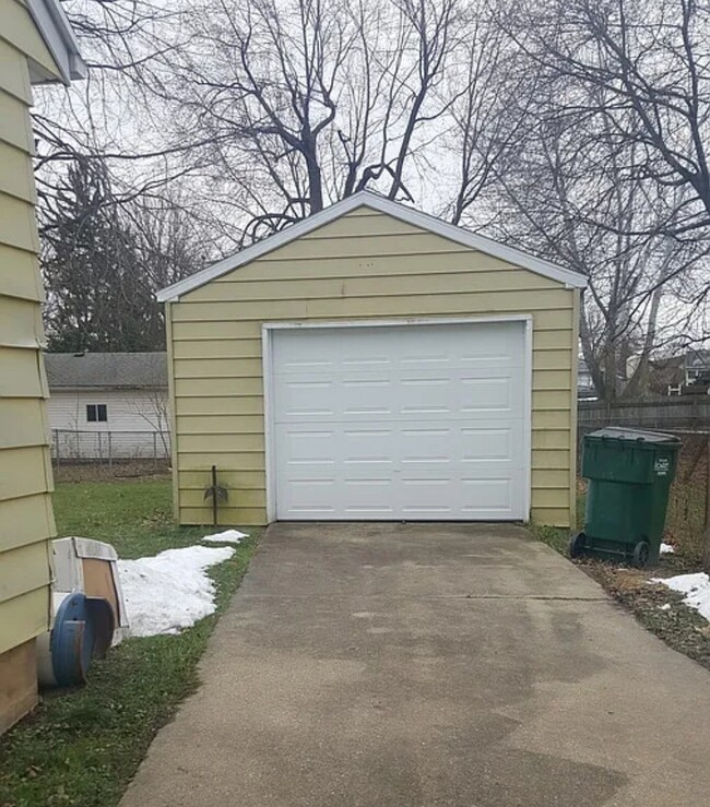 Building Photo - 640 Kendon Dr