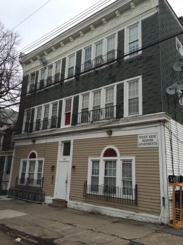 Foto principal - West Side Manor Apartments