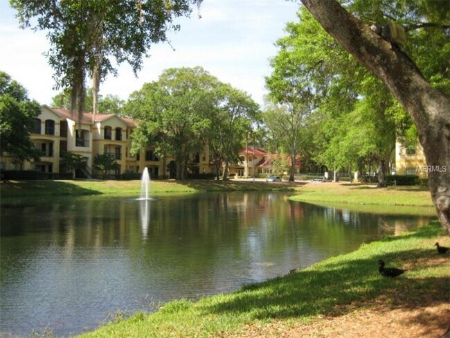 Foto del edificio - Water view! great 2nd floor 1bed/1bath in desirable Pinnacle at Carrollwood condo