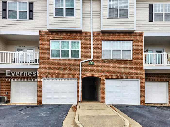 Primary Photo - 207 Spring Heights Ln