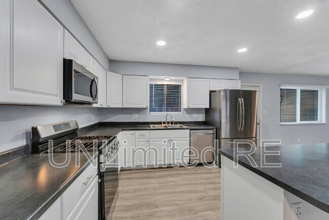 Building Photo - 29 W Silver Spruce Ave