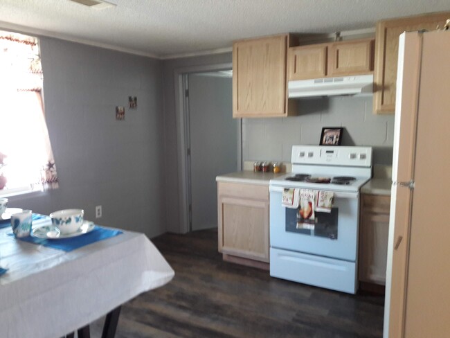 kitchen - Adams Avenue Apartments