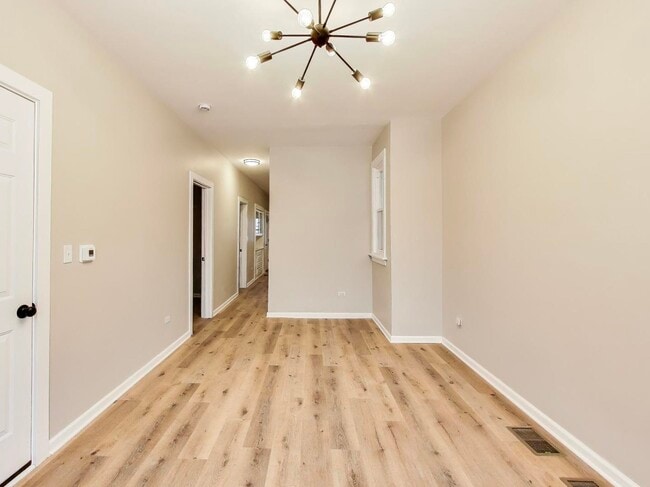 Foto del edificio - 4213 W Roscoe St