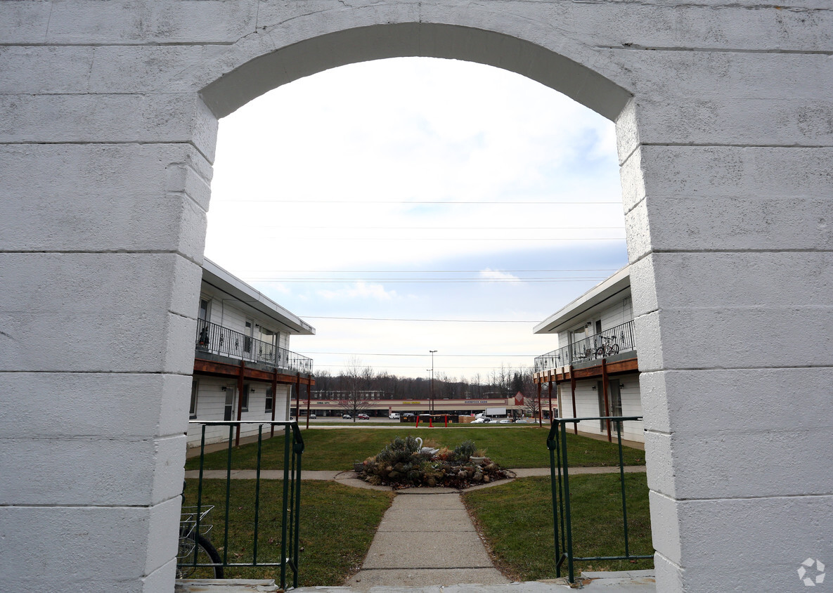 Building Photo - Plaza View Apartments