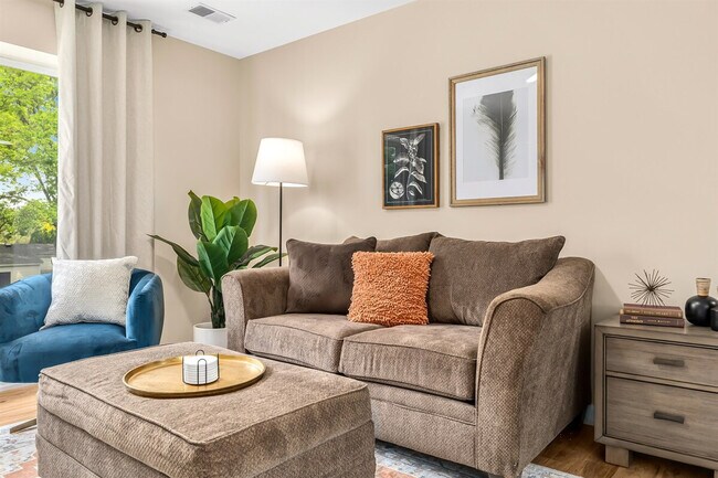 Foto del edificio - 18443 Sharon Ln