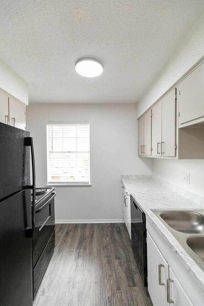 Foto del edificio - 357 Hillandale Rd
