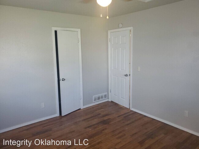 Building Photo - 3 br, 1 bath House - 6413 S. Kelley