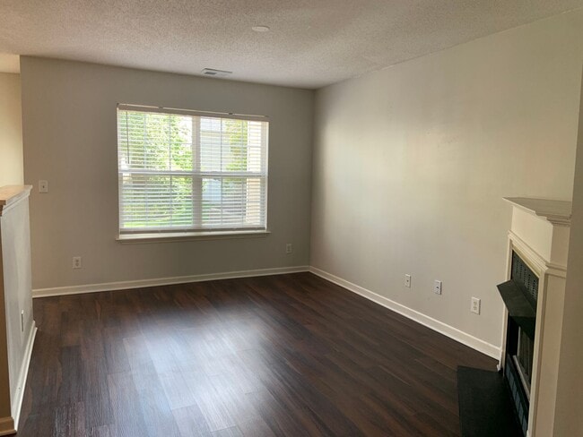 Foto del edificio - 2 bedroom townhouse with patio available a...