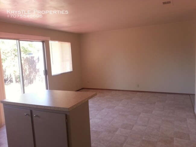 Building Photo - Lovely home located near Kaiser