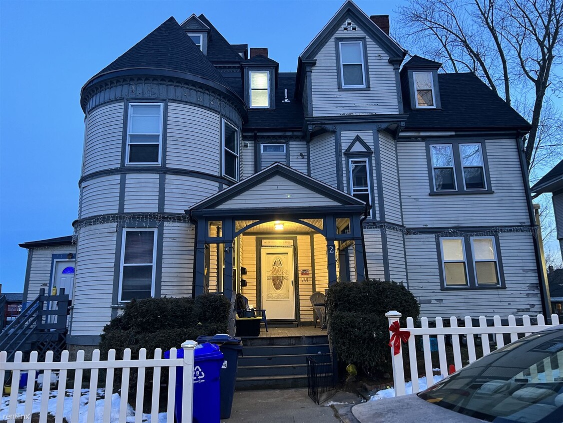 Primary Photo - 2 br, 1 bath House - 2 Maple St Apt 2