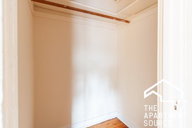 Building Photo - 955 W Cornelia Ave