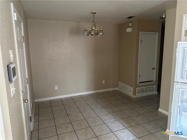 Building Photo - 4413 Thunder Creek Dr