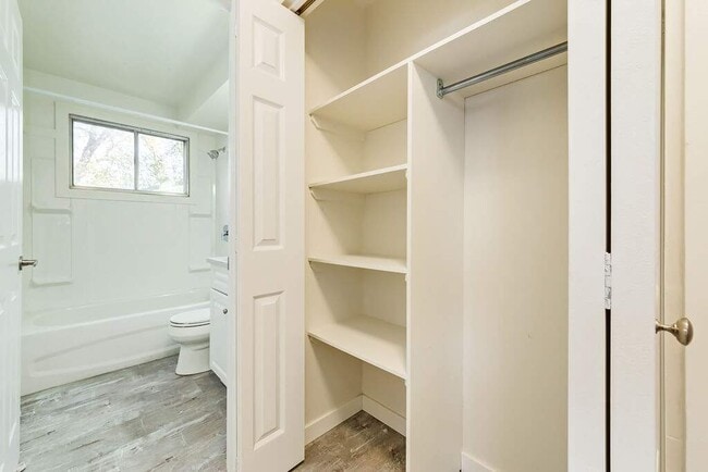 Building Photo - Sherwood Inn