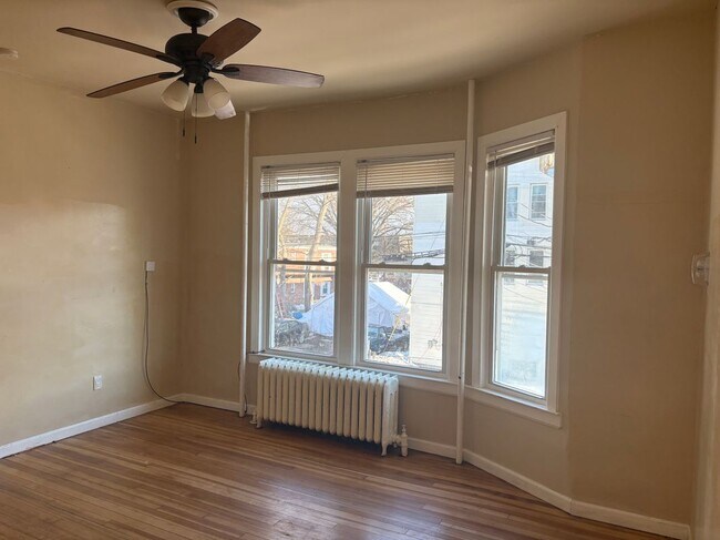 Foto del edificio - 252 Maplewood Ave