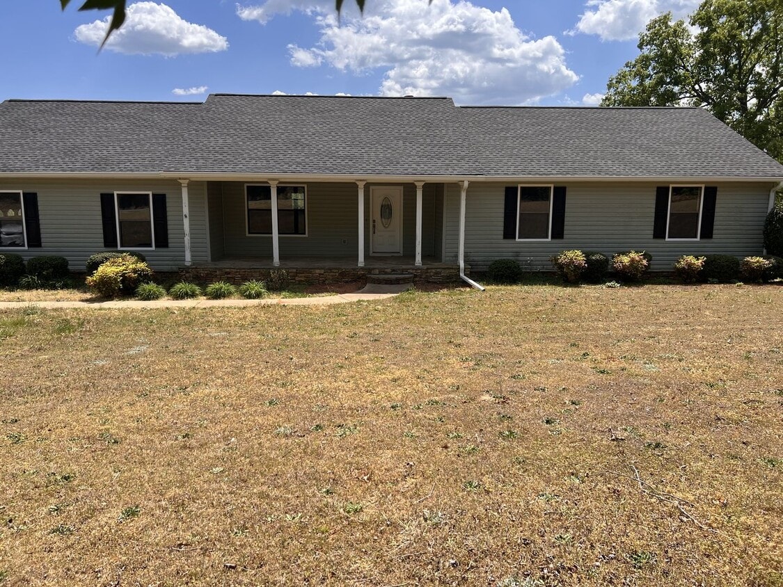 Great 3 Bedrooms 2 Bath Home in Cumming, GA!!! Available Now! - Great 3 Bedrooms 2 Bath Home in Cumming, GA!!! Available Now!