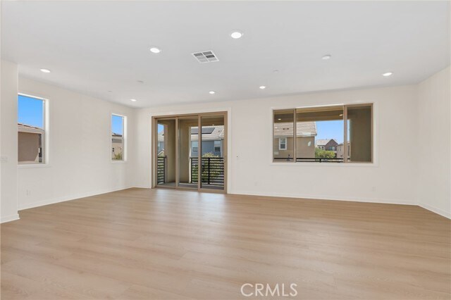 Building Photo - 306 Chorus