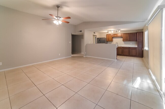 Foto del edificio - 8108 W Hazelwood Street