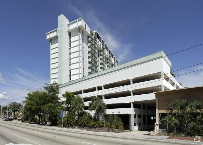 Foto del edificio - 13499 Biscayne Blvd