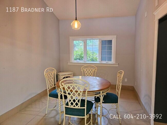 Photo du bâtiment - Gorgeous 3 Bedroom Home on Acreage in Bradner!