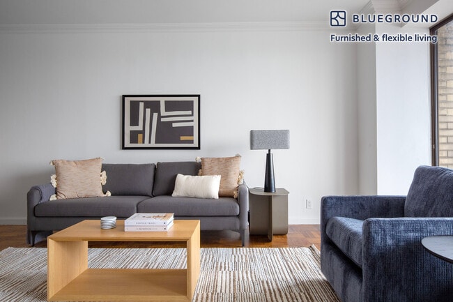 Building Photo - 985 5th Ave