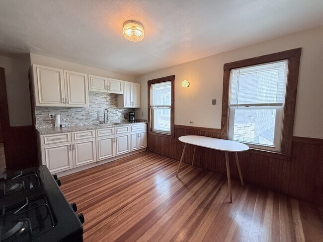 Foto del edificio - 90 Homes Ave