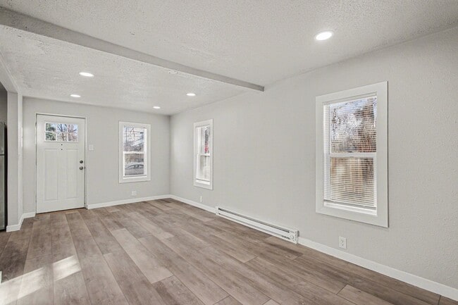 Foto del edificio - 2 Bedroom Single Family Home*Remodeled* Utilities included in rent!