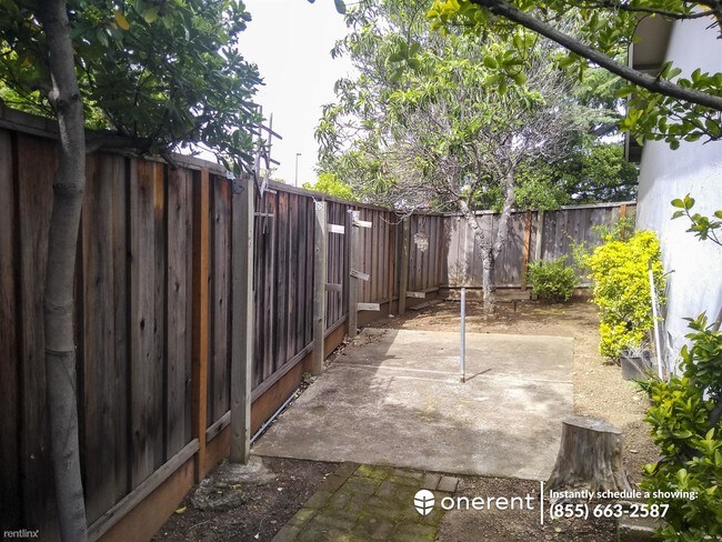 Building Photo - 3 br, 1.5 bath House - 4590 Westmont Ave -