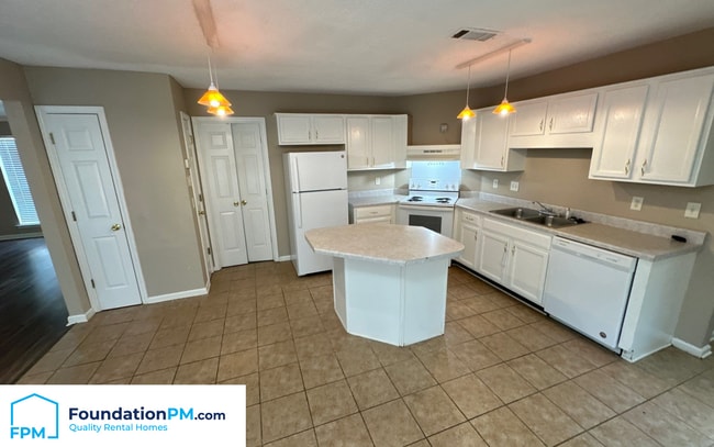 Building Photo - 7472 Creekside Dr