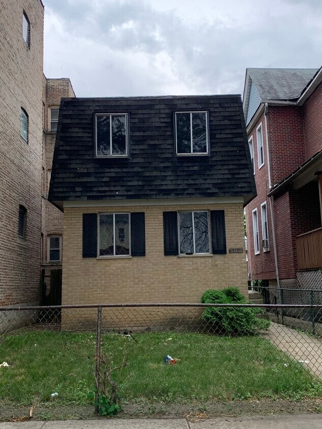 Primary Photo - 519 W Englewood Ave