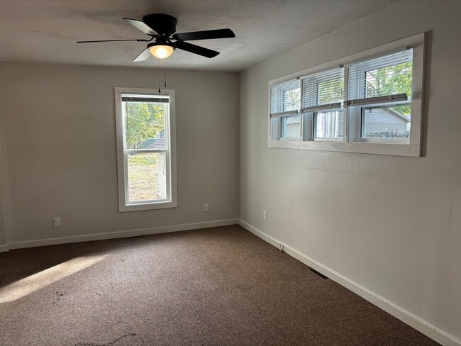 Foto del edificio - Check Out This 3-Bed/1.5-Bath House in Blu...