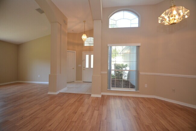 Building Photo - Spacious 3-Bedroom Home for Rent in Grand ...