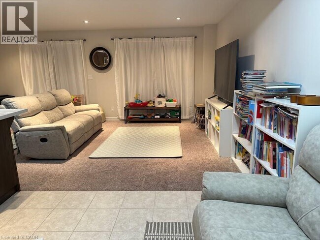 Photo du bâtiment - 166 Templewood Dr