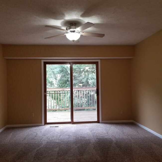 Foto del edificio - 3 Bedroom Bellevue Townhome!!