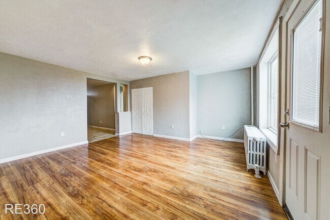 Foto del edificio - 3 br, 1 bath House - 16 Regina Street Sout...