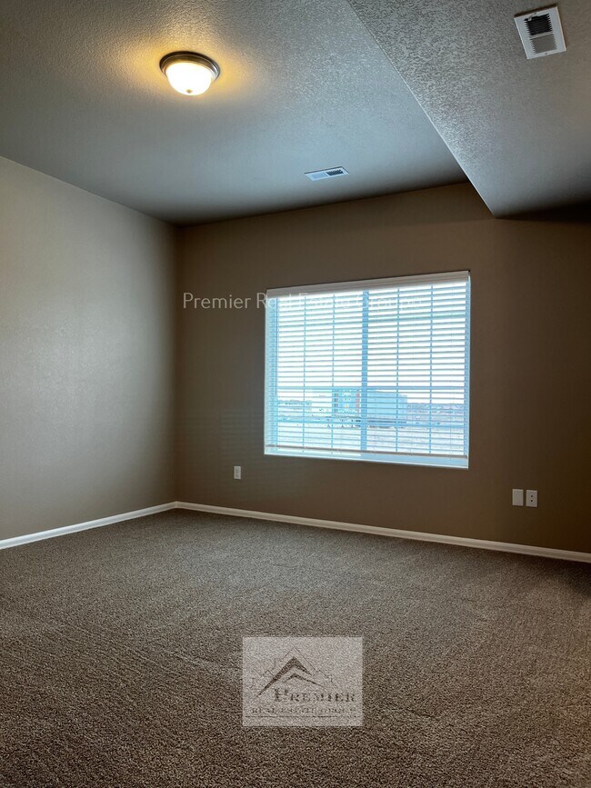 Foto del edificio - 7863 Sand Lake Heights