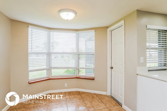 Building Photo - 2214 SW 2nd Ct