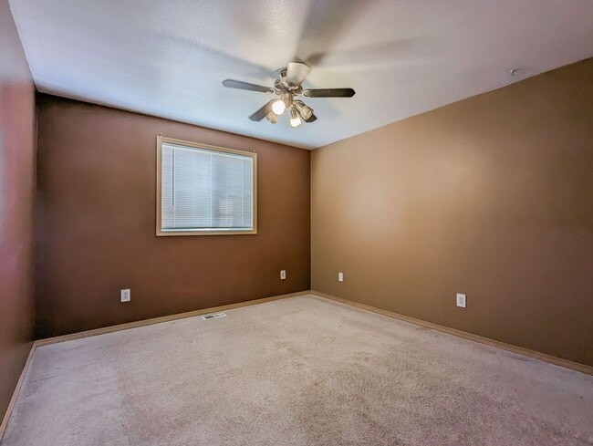 Building Photo - Move in ready 2 bedroom 1 bath rambler wit...