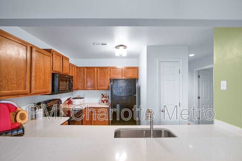 Primary Photo - 3302 Selwyn Farms Ln