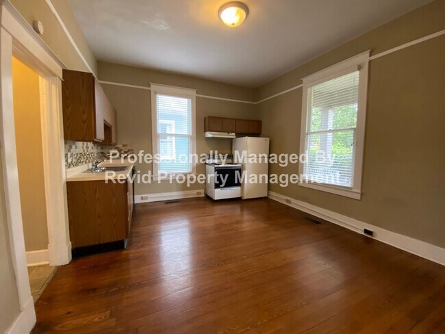 Foto del edificio - Great Studio Apartment in the heart of Mid...