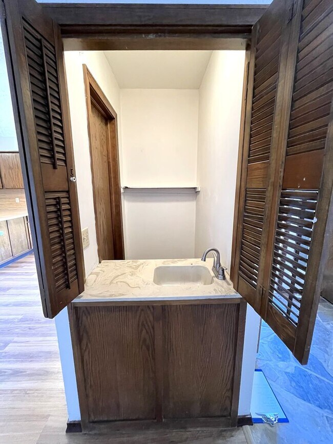 Foto del edificio - 3815/3817 Lynnbrook Cir