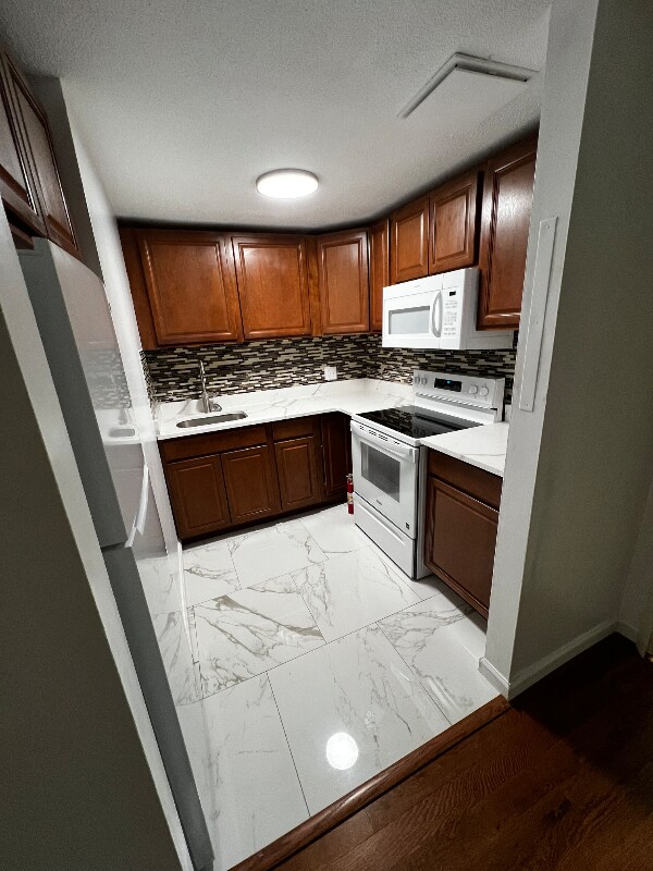 Foto del edificio - 142 Burgundy Hill Ln