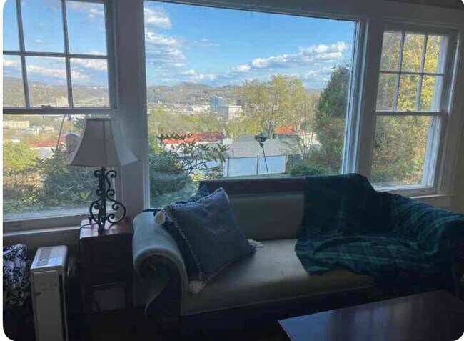 Foto del edificio - 124 Sheridan Cir